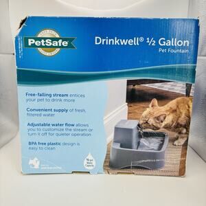 PetSafe Drinkwell 1/2 Gallon Pet Fountain Ideal for Cats And Dogs. New In Box.